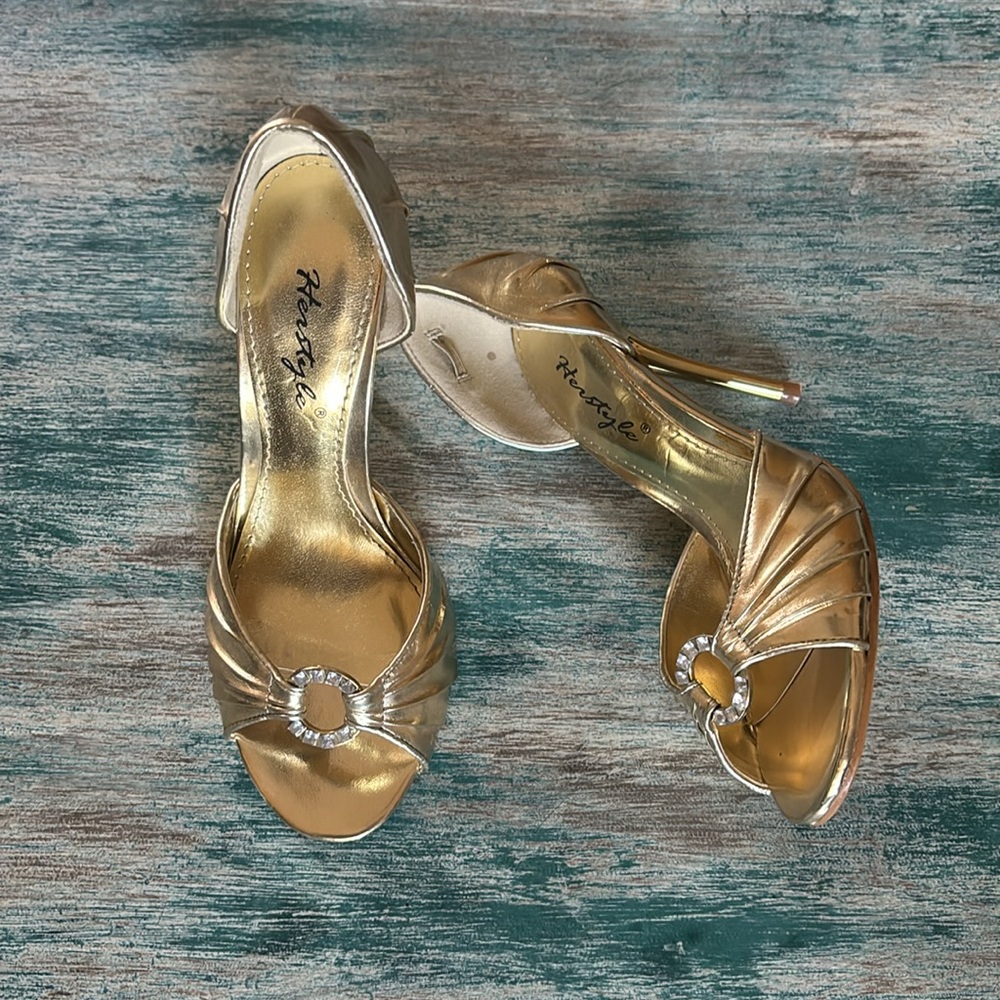 Gold Heels; Size 5